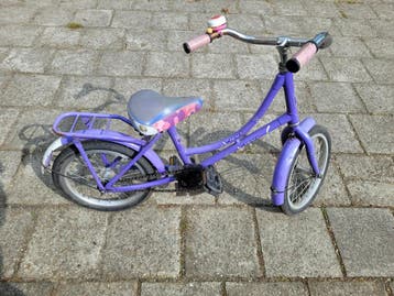 Kinderfietsje, 16 inch. Voor onderdelen of opknappen.