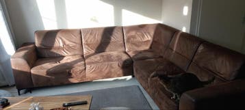 Hoekbank beschadigd, gratis op te halen.