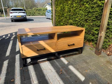 Opknapper Industrieel TV-meubel met lades en open vakken