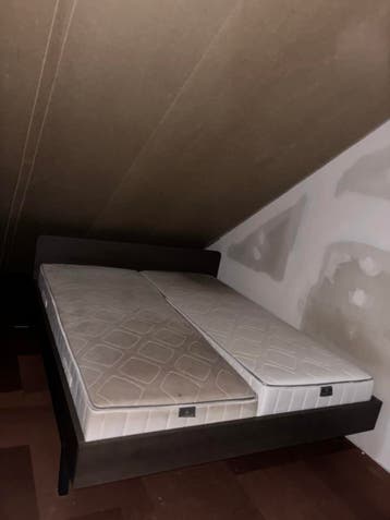 Tweepersoonsbed met twee matrassen