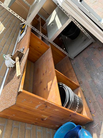 Gratis Houten stellingkast met vakjes