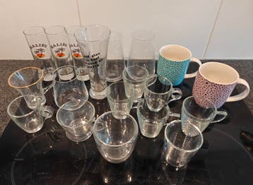 Veel glazen en mokken