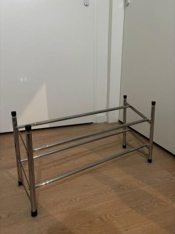 Extendable shoe rack
