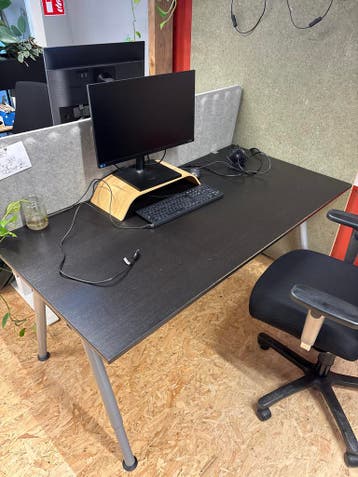 3x IKEA Galant bureaus - gratis af te halen in Leidsche Rijn