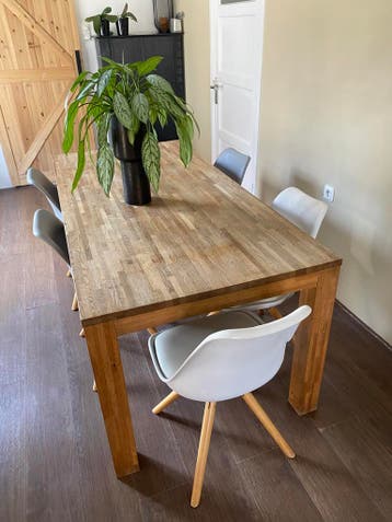 Gratis op te halen houten eetafel