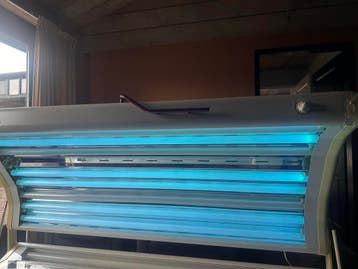 Oude maar nog functionele zonnebank GRATIS AFHALEN