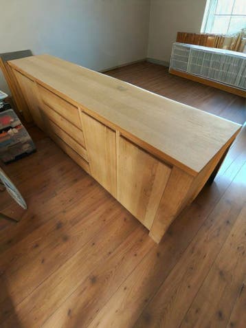 Houten dressoir met lades en deuren