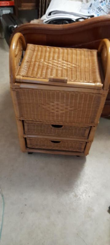 Rieten kastje gratis