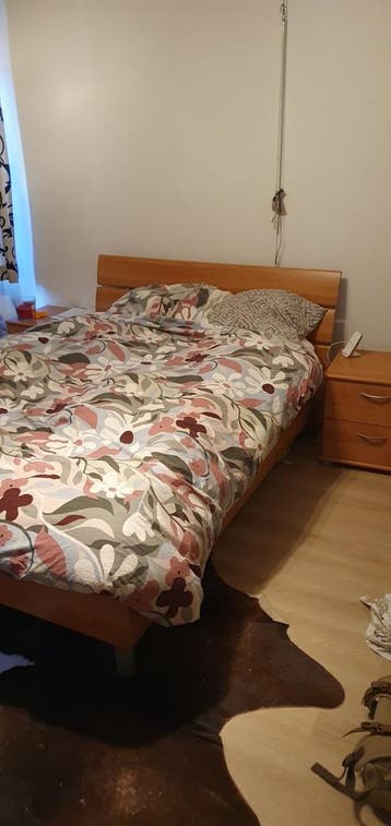 Tweepersoonsbed met lattenbodem 140x200 plus 2 nachtkastjes