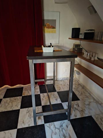 Gratis statafel (120 - 110 - 60)