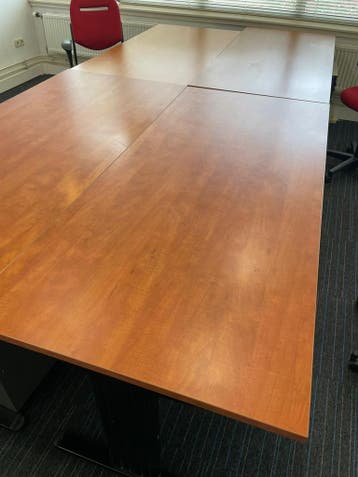 Kantoor spullen (bureaus, tafels, archief kastjes)