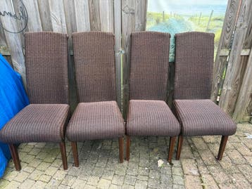 Gratis 4 eetkamerstoelen