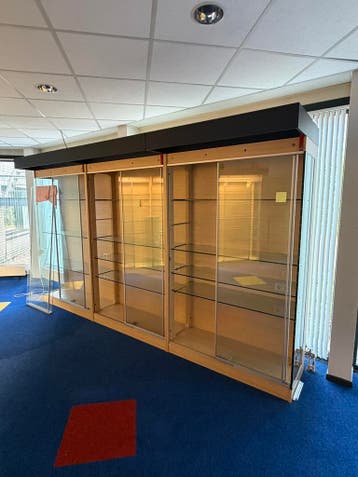 Gratis vitrinekasten