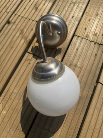 Wandlamp met glazen bol