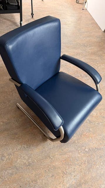 Feautuille stoel blauw leer Pelle Divani (twee stuks)