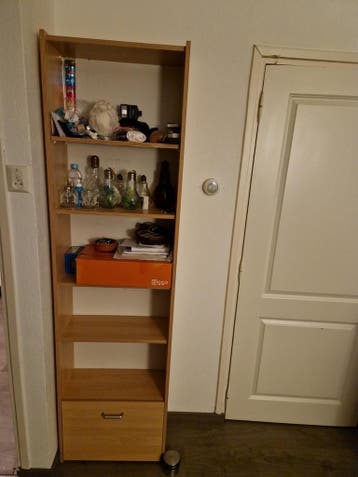 Boekenkast met lade gratis op te halen