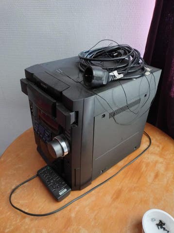 Radio (kapot) met speaker