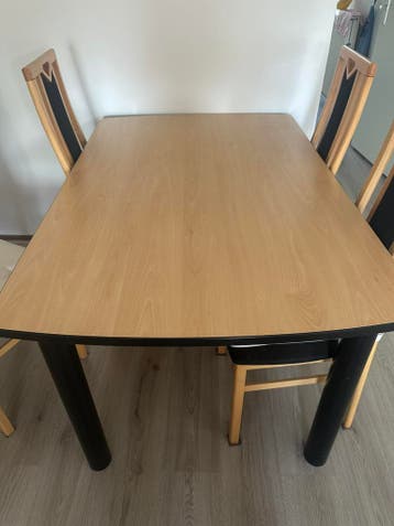 Eettafel met 4 stoelen