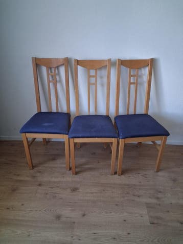 Set van 3 houten stoelen met blauwe bekleding