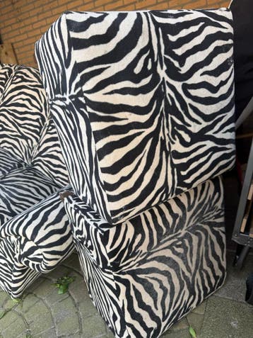 Zebra bank met 2 poefjes