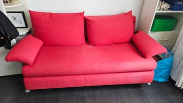 Gratis rode slaapbank voor 2 personen