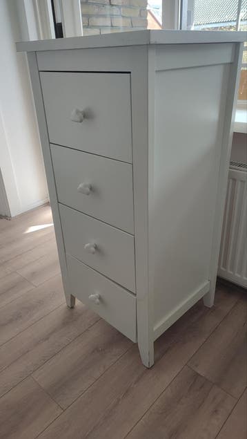 Witte ladekast met 4 laden