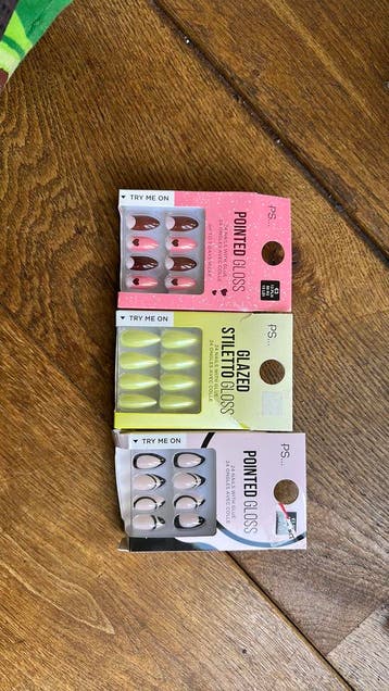 Gratis nepnagels (nooit gedragen!!)