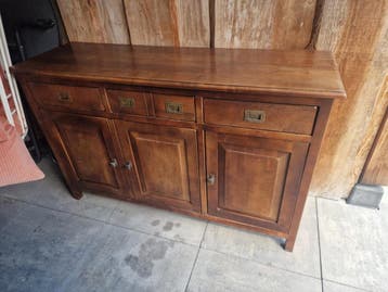 dressoir kast met lades en deuren.
