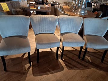 Set van 4 eetkamer stoelen VOOR €99 per stuk