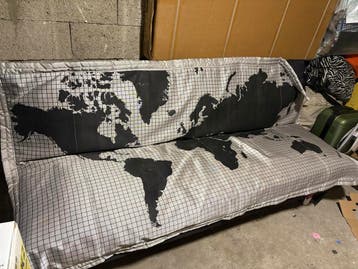 Gratis slaapbank / Bank met wereldkaart design