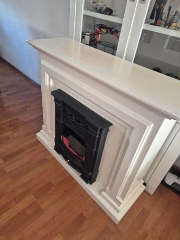 Witte schouw met elektrische haard