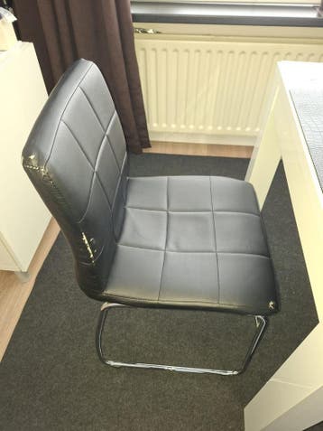 5 stuks zwarte eetkamerstoelen, GRATIS