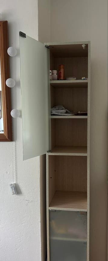 Badkamerkast met glazen deuren