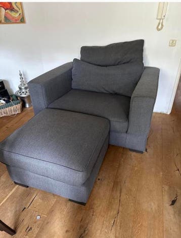 Grijze stoel met poef - gratis ophalen