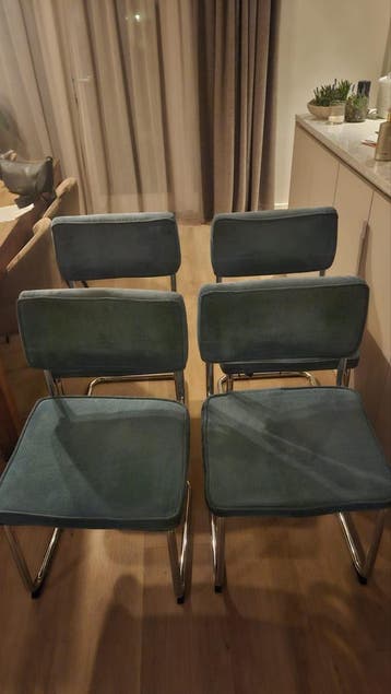 GRATIS HELE LEUKE  RIBSTOF STOELEN uiteraard gebruikt,kan no