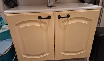 Badkamer meubel voor onder wastafel en hoge smalle kast