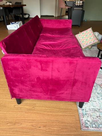 Wijnrode fluwelen 3-zits bank, slechts 3 maanden oud.