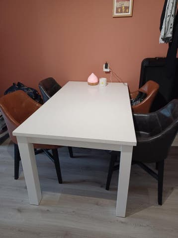 Eettafel met 4 stoelen, echt leer