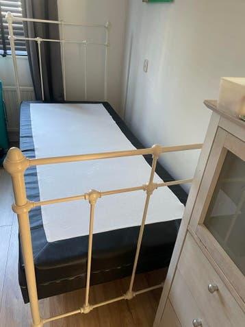 Eenpersoonsbed met matras