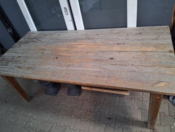 Gratis massief houten tafel