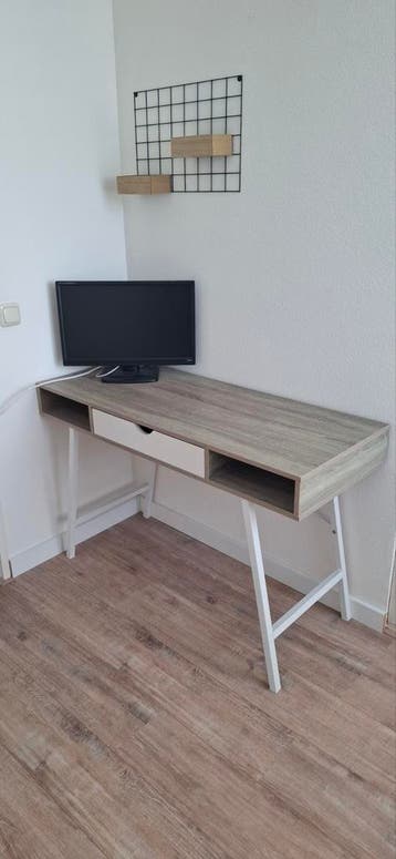 Bureau gebruikt maar nog in goede staat