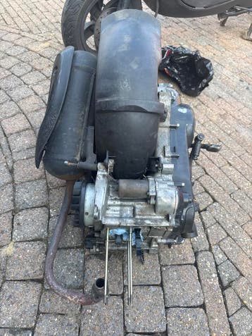 80cc blok met wiel, uitlaat en 4 takt onderdelen