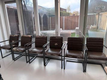 6 eettafelstoelen gratis af te halen - opknappers