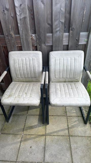 2 stoelen GRATISS!!