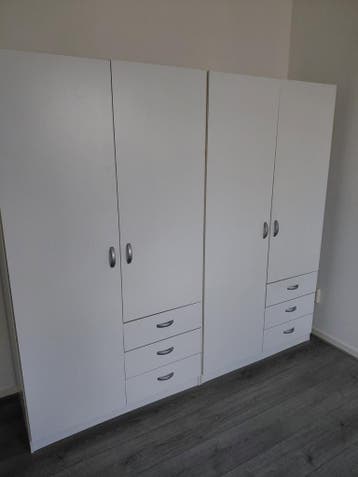 Gratis kledingkasten.