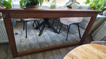 Grote spiegel met houten lijst 90 hoog en 1.50 breed