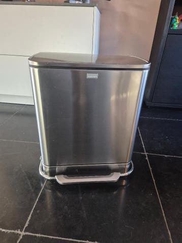 Simple human prullenbak