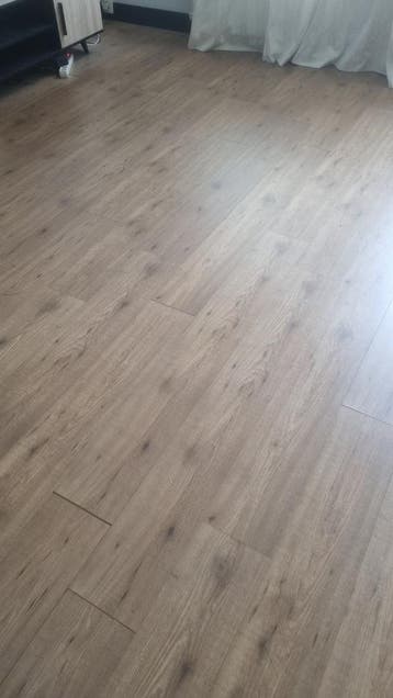 Gratis Laminaat vloerdelen, lichtbruin