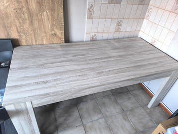 Eettafel 190x88x78 cm met gebruikerssporen - gratis