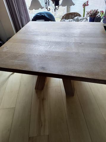 Massieve eettafel 130 x 130 cm